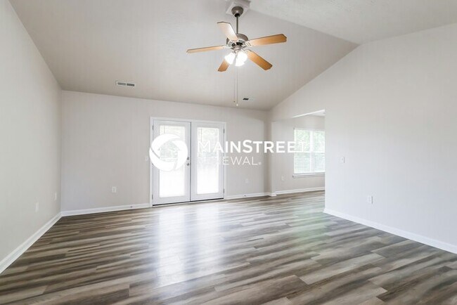 Building Photo - 3 Bedroom Pet-Friendly Home in Sellersburg, IN with Main Street Renewal
