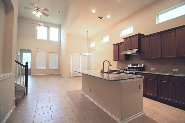 Building Photo - Great 4 bedroom 2.5 bath in Wildhorse