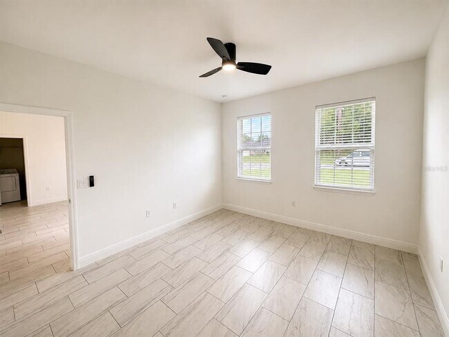 Foto del edificio - 2741 W Rutland Dr