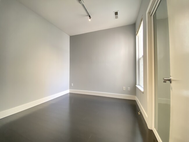 Building Photo - 1556 Howard St