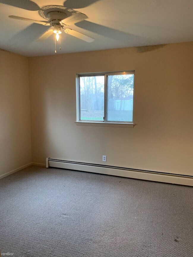 Building Photo - 2 br, 1 bath 4plex - 557 54th St SE