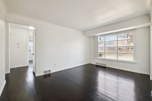 Foto del edificio - 3 Bedroom 1 Bath $1200