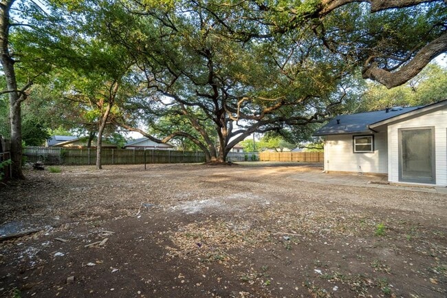 Building Photo - 7106 Menchaca Rd