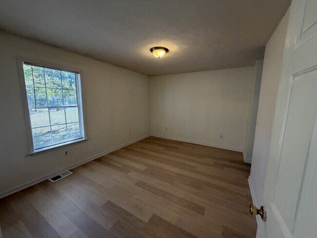 Foto del edificio - 304 Clearlake Ct