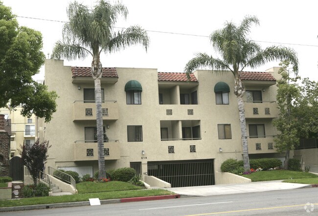 Primary Photo - 319 N Hollywood Way