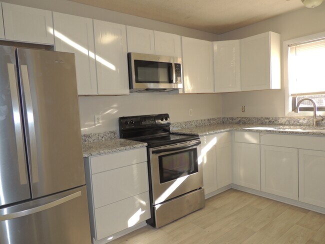 Foto del edificio - 6961 Candlewood Dr