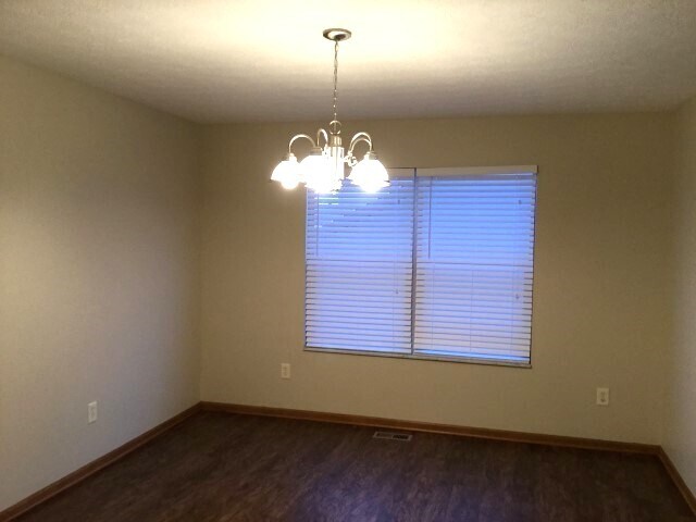 Building Photo - 180 Shaleridge Dr