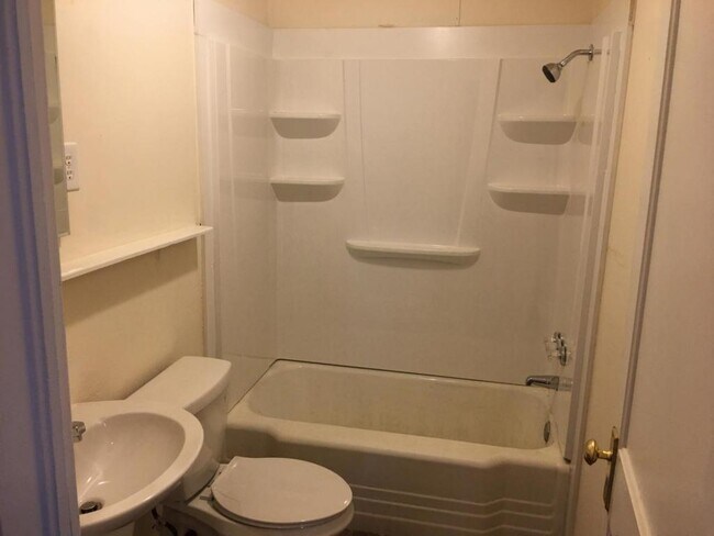 Foto del edificio - 101-B E. 15th Street