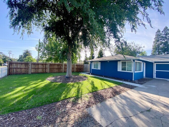 Foto del edificio - Beautifully Renovated 2BD/1BA Home with Ad...