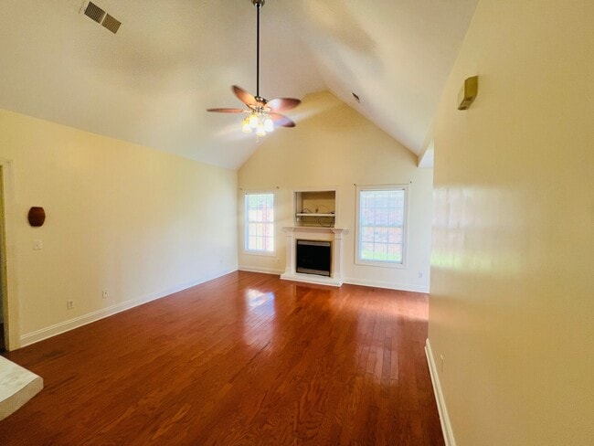 Building Photo - 2203 Inverness Dr