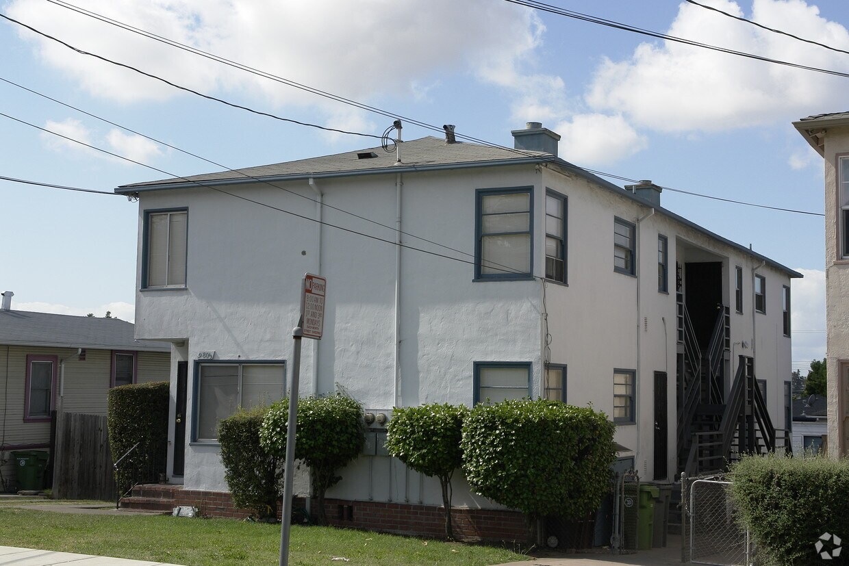 Building Photo - 9803 Elmar Ave