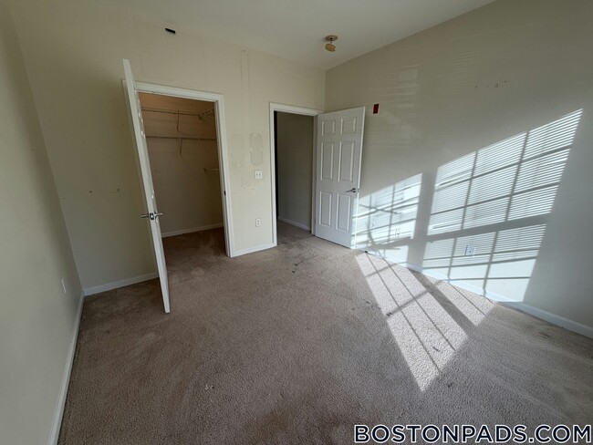 Building Photo - 311 Lowell St