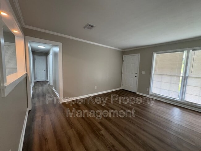 Foto del edificio - 5061 Thomason Ave
