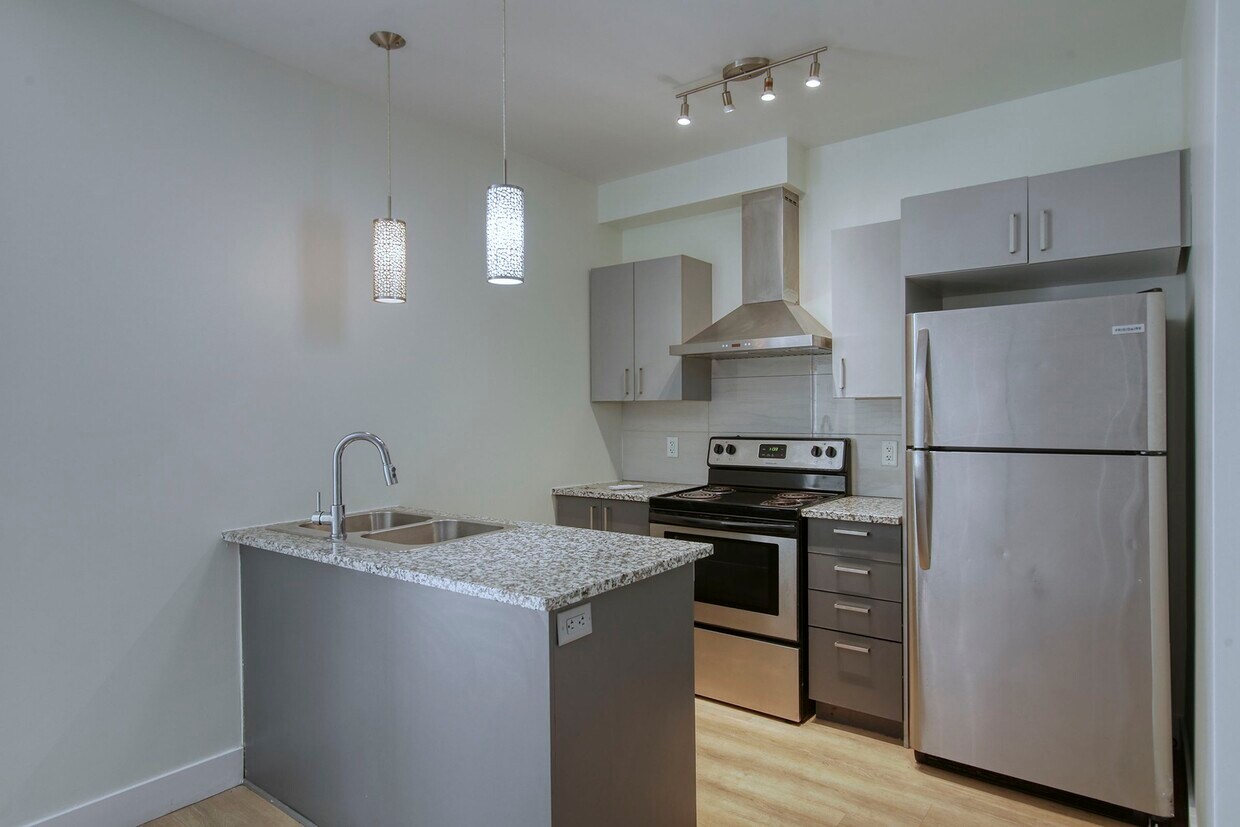 Primary Photo - 6600 Av. de Darlington