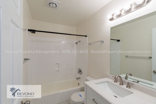 Foto del edificio - OCEAN BEACH GEM , 2 BEDROOM 2 BATH WITH AS...