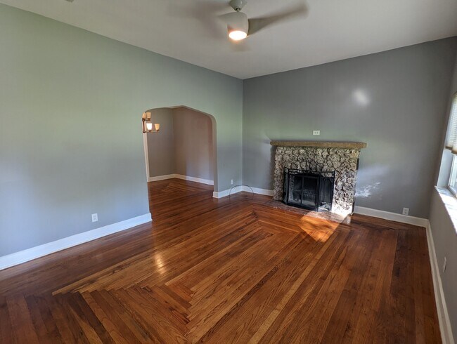 Photo - 4925 2nd Ave S (Saint Petersburg, FL) Apartment