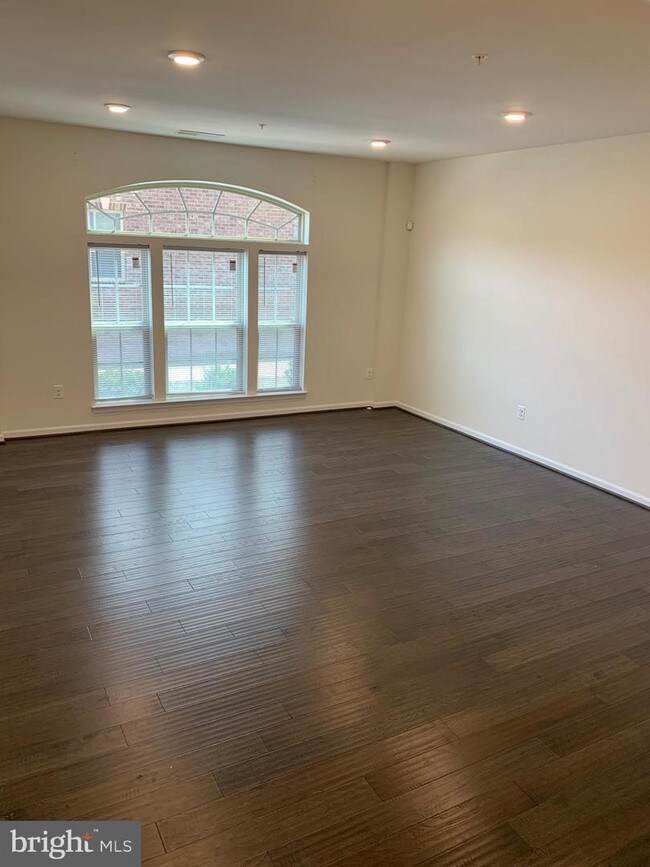 Building Photo - 8009 Orchard Grove Rd