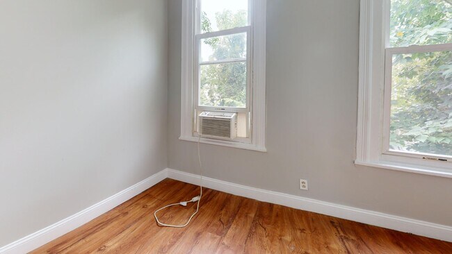 Building Photo - 1332 N 59th St