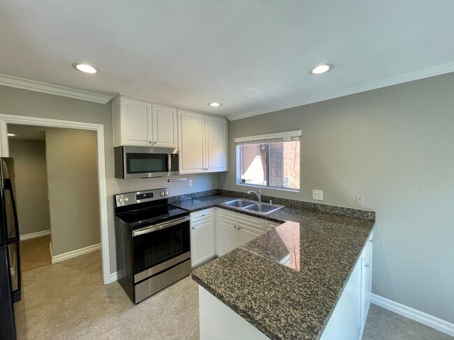 Building Photo - Great 2B/2BA Condo in Rancho Bernardo w/ W...