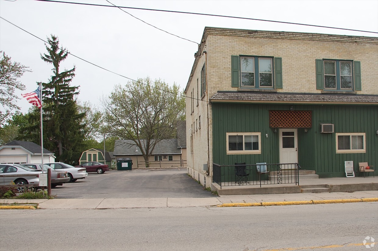 Building Photo - 323-329 Fredonia Ave