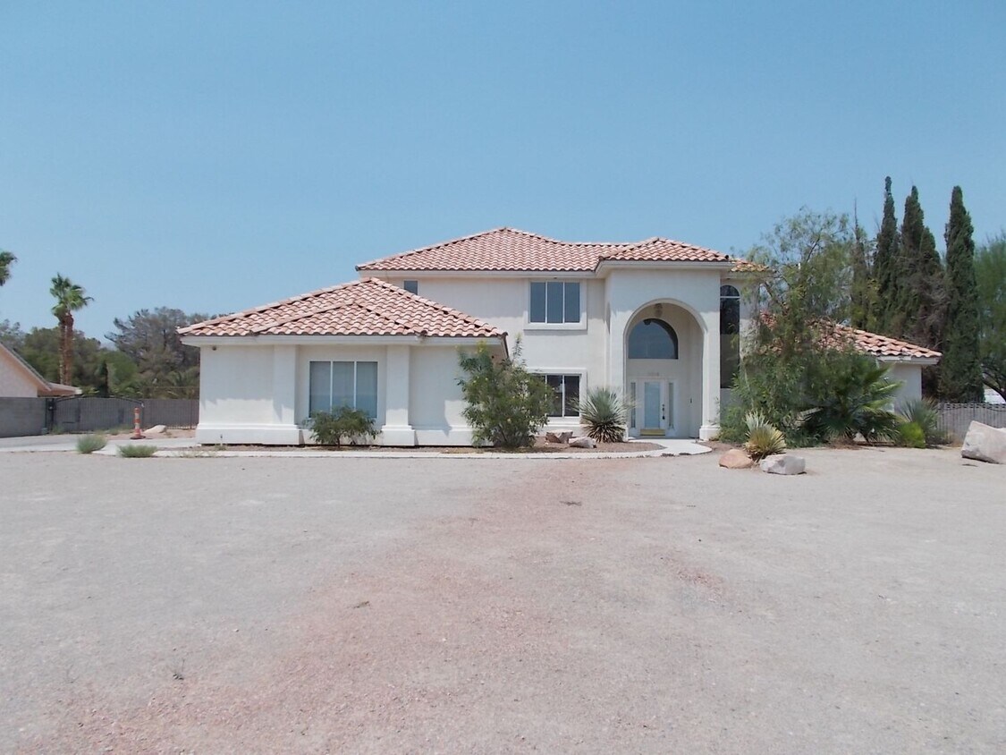 Foto principal - Spacious Estate on Nearly an Acre!