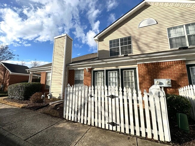 Foto del edificio - Call Amanda Tate at (757)289-6810 for more information