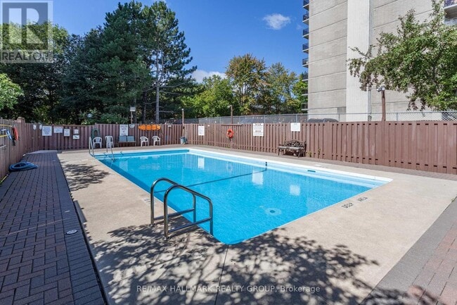 Building Photo - 555-1555 Brittany Dr