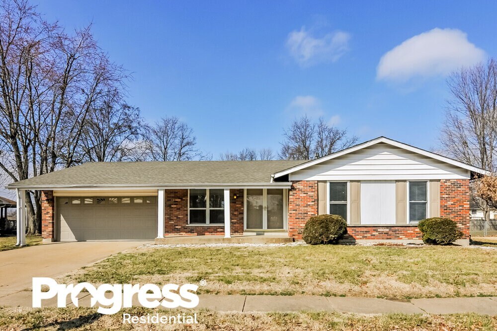 3623 Ange Dr, Florissant, MO 63034