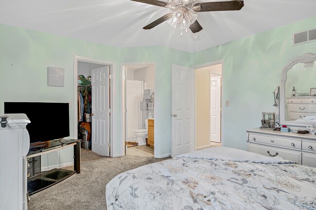 Foto del edificio - 6367 Creekbend Dr