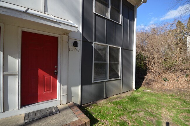Foto del edificio - 1208 Carlton Ave
