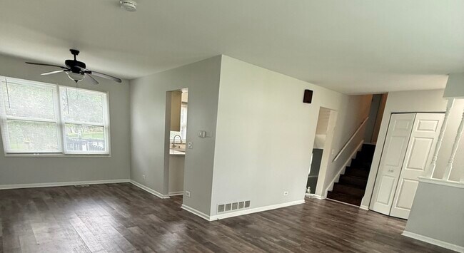 Building Photo - 2116 Briar Hill Dr