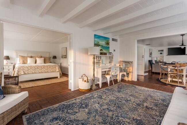 Escritorio en solárium - 955 2nd St S