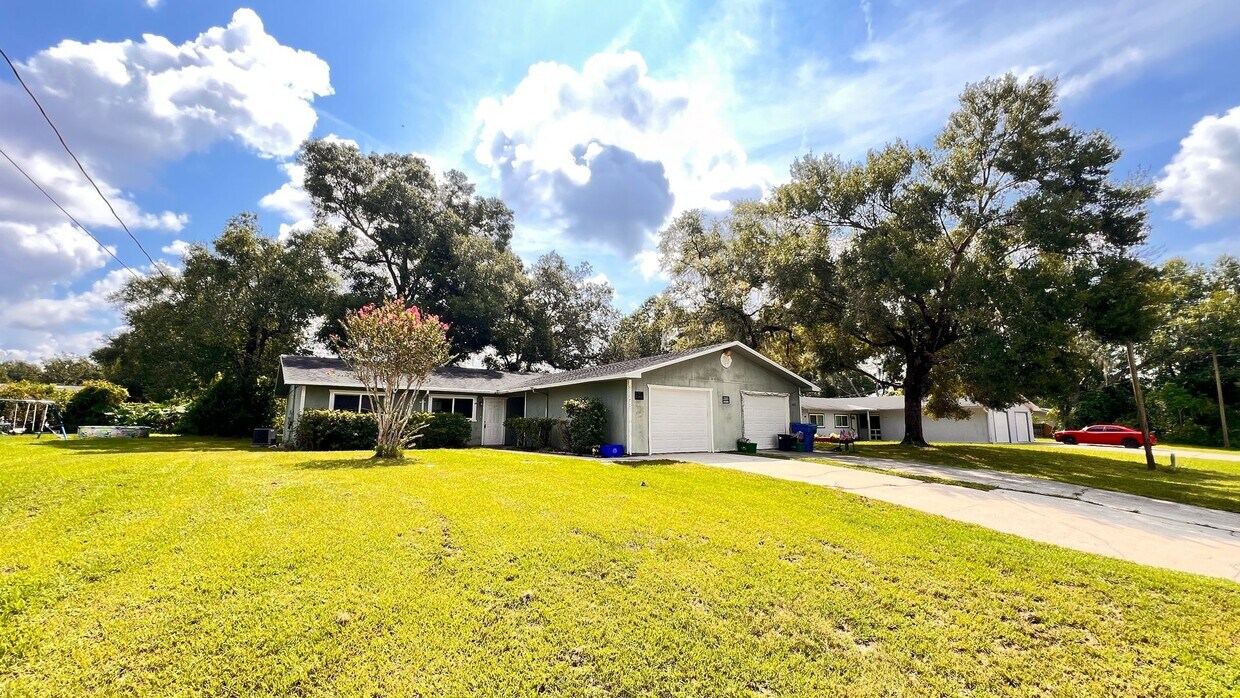 Foto principal - 3/2 Duplex in DeLand Available Now!