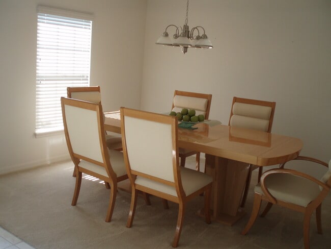 Building Photo - 981 SW McElroy Ave