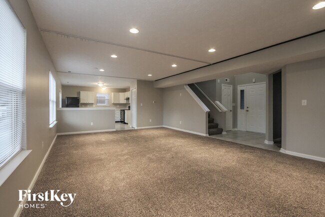 Building Photo - 5910 Prairie Creek Dr