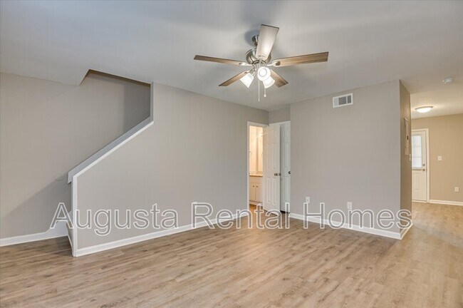 Foto del edificio - 142 Chalet N Blvd