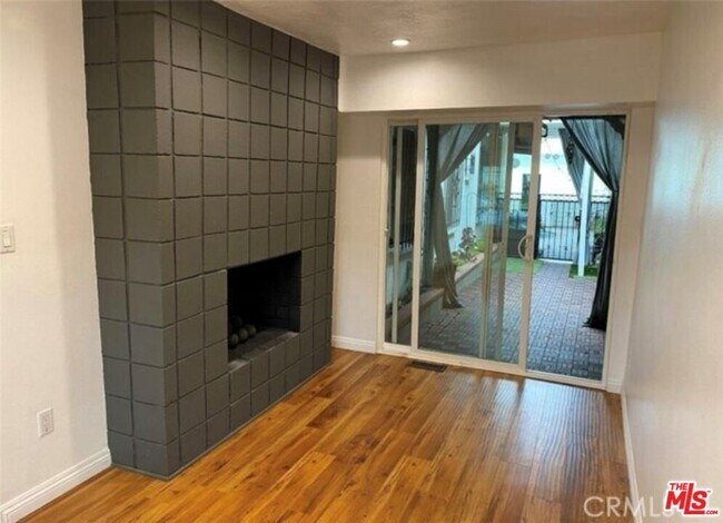 Foto del edificio - 1026 S Crescent Heights Blvd