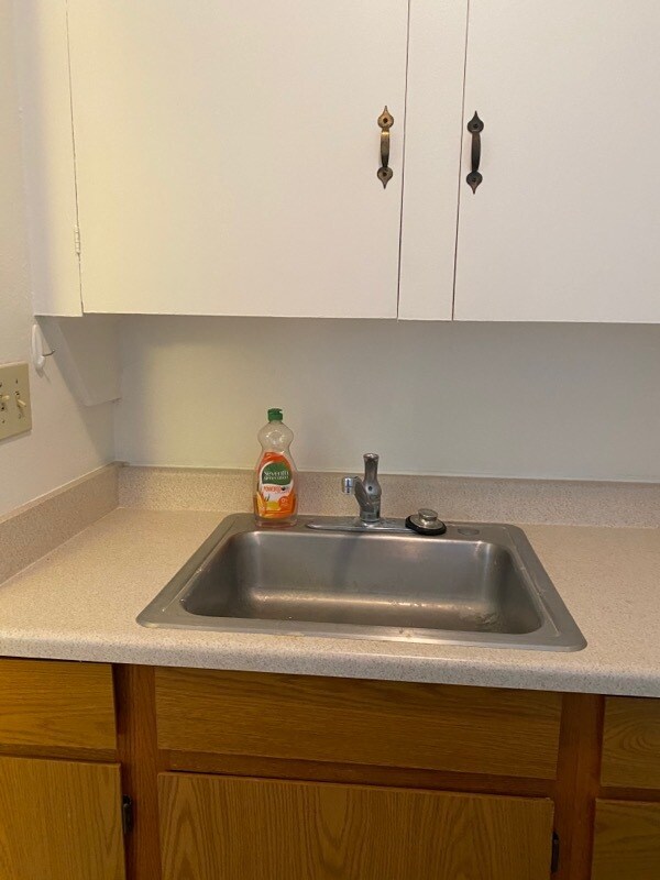 Kitchen sink - 1712 Monte Vista St