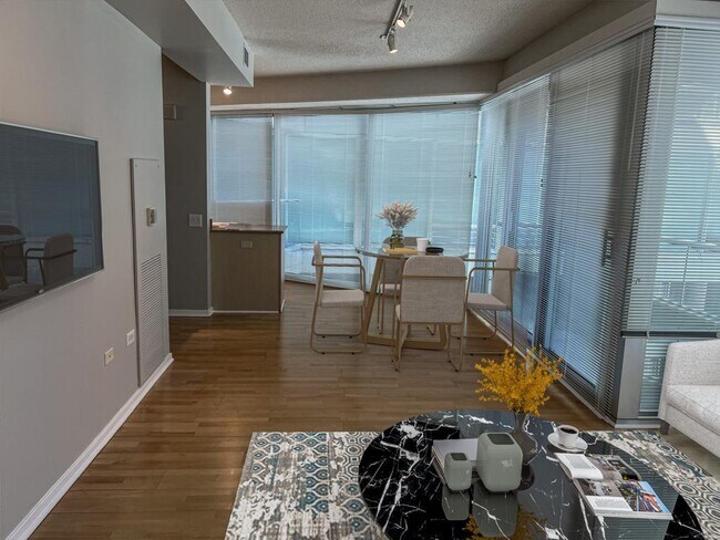 Foto del edificio - 1720 Maple Ave