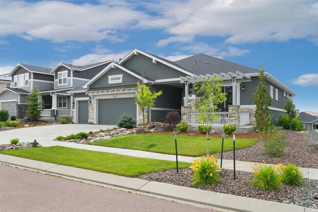 Building Photo - 5 Bed 5 Bath in Flying Horse!!