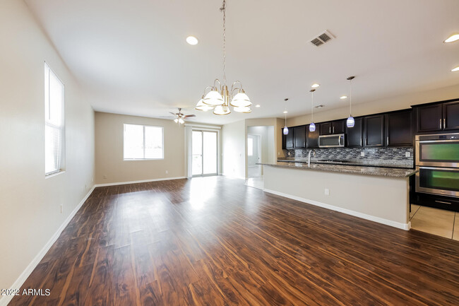 Foto del edificio - 7237 W Wood St