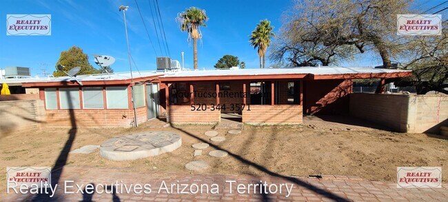 3 br, 1.5 bath House - 901 W Thurber St photo'