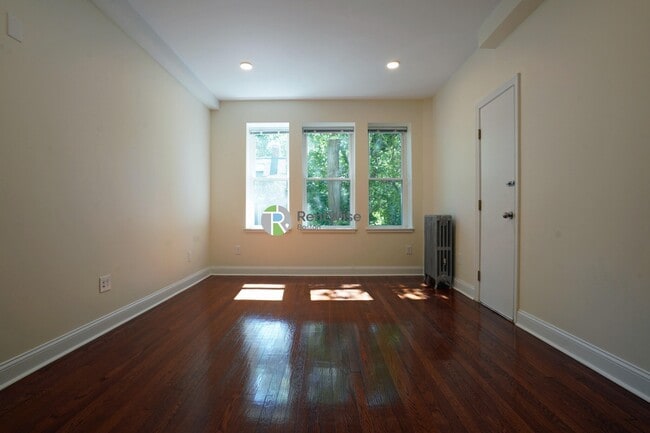 Building Photo - 123 Sutherland Rd