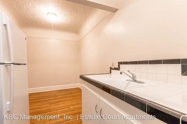 Building Photo - 1 br, 1 bath Apartment - 730 NW 20th Ave