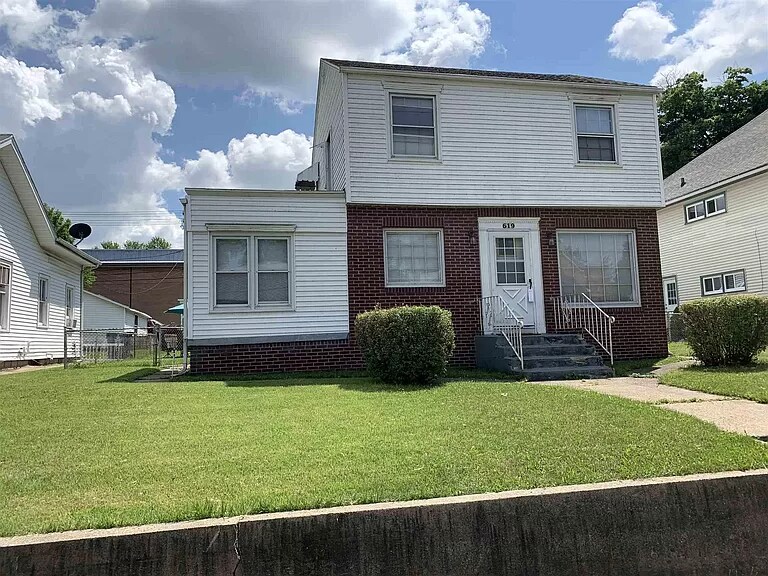 Primary Photo - 619 Lincolnway E
