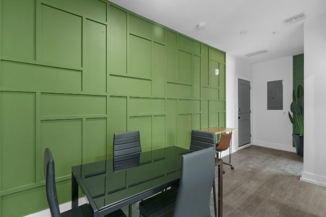 Building Photo - 927 S Howard Ave