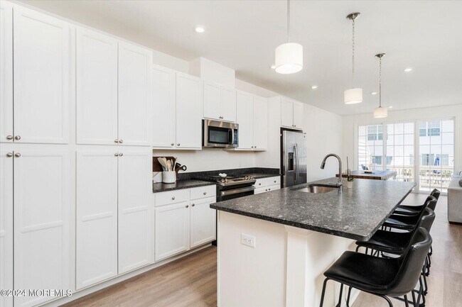 Foto del edificio - 3327 Poplar Pl
