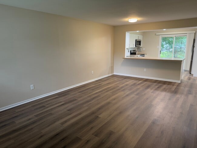 Building Photo - 565A Thrush Ct