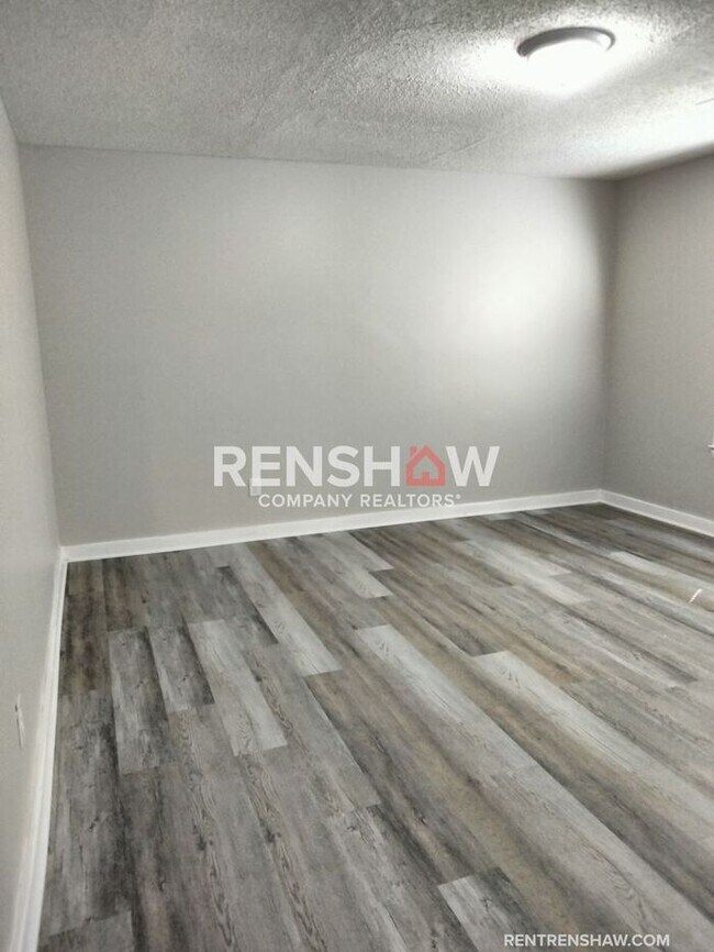 Building Photo - Renovated 3 bedroom / 1 bath in UPTOWN