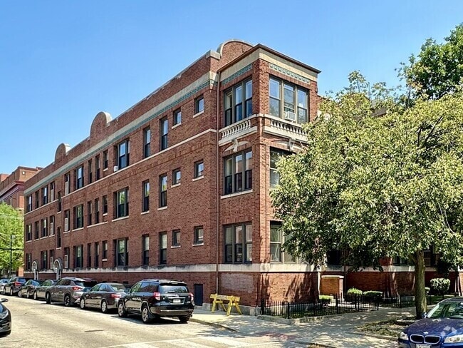 Building Photo - 3147 W Medill Ave